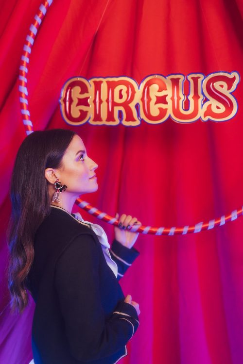LAUSETT CIRCUS