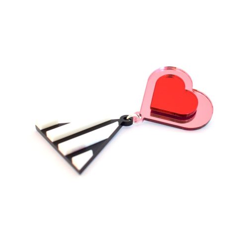 567-Loves-in-the-air.jpg