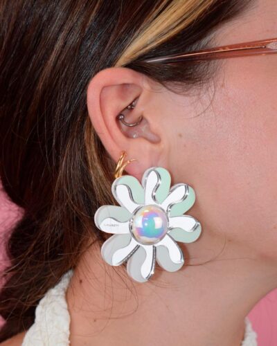 flor-setentas-blanca-modelo