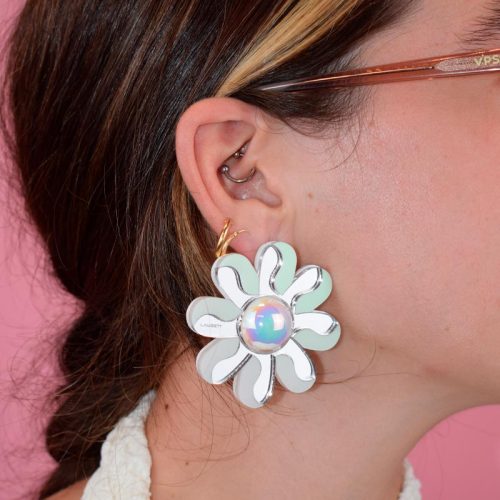 flor-setentas-blanca-modelo