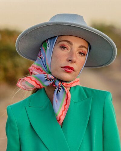 panuelo-paisley-azul-modelo