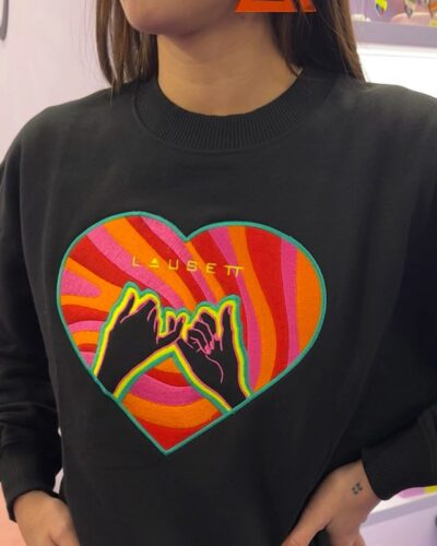 sudadera-pinky-negra-modelo