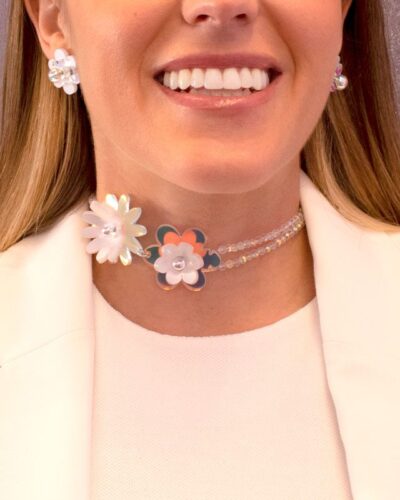 collar-fantasia-iridiscente-modelo