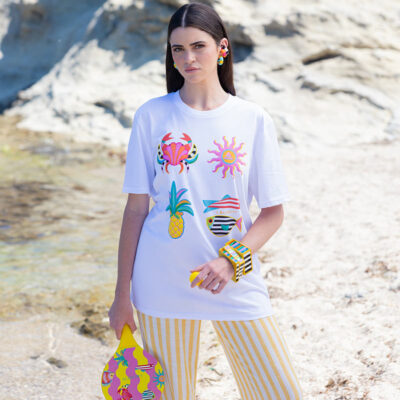 Camiseta-cangrejo-sol-pina-peces-modelo