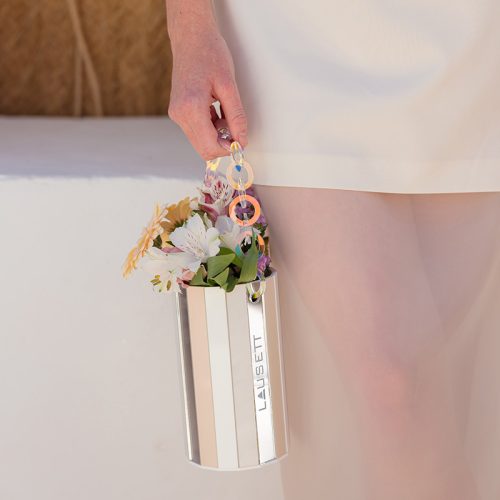 bolso-mar-de-espejos-blanco-mano-flores
