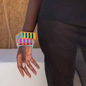 pulseras-poniente-modelo-manos