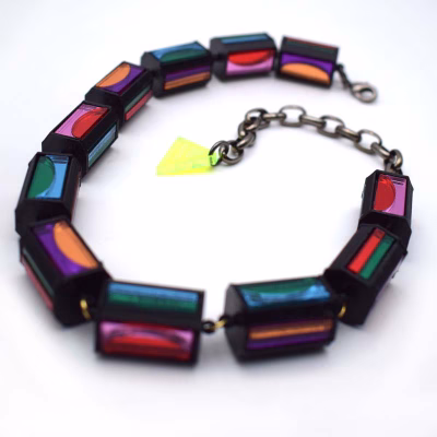 COLLAR-CAJA-ABEJORROS-PERFIL