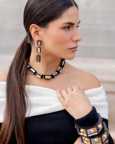 collar caja abejorros dorado