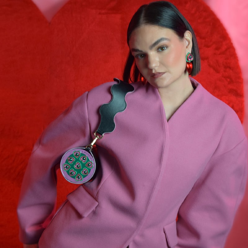 aplicque-team-para-bolso-studio-54-foto-modelo-bien-2