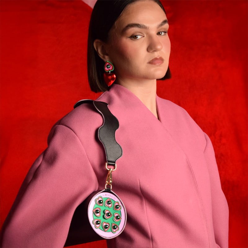 aplicque-team-para-bolso-studio-54-foto-modelo-bien-3