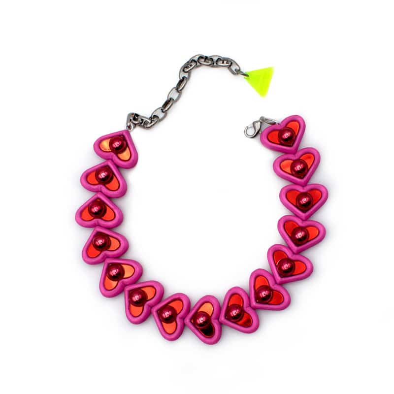 collar-corazon-inflado-fucsia-frente