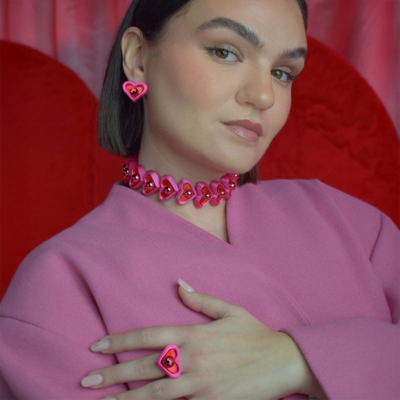 collar-corazon-inflado-fucsia-modelo-3