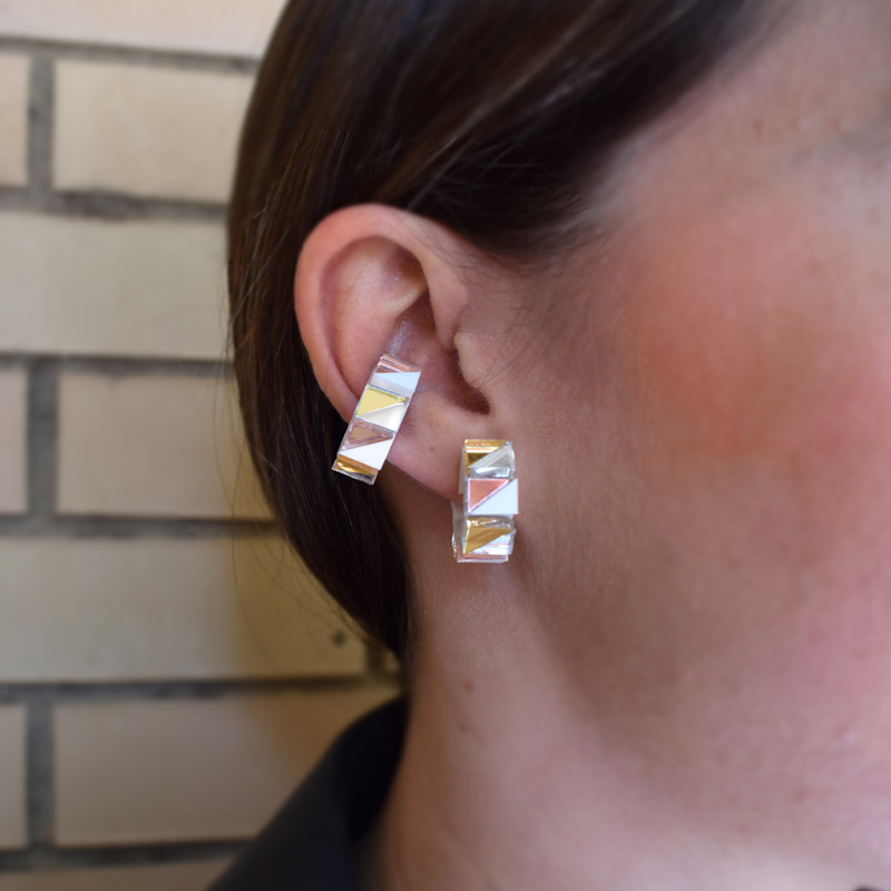 ear-cuff-geometric-blanco-modelo