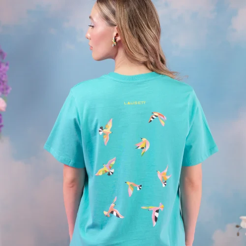 CAMISETA-PAJAROS-MODELO-
