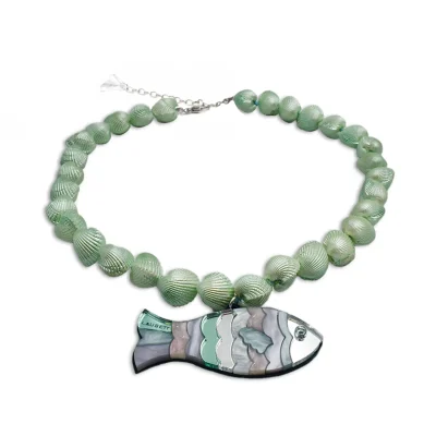 collar-pez-sargo-perfil