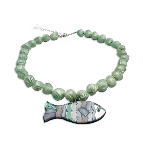 collar-pez-sargo-perfil