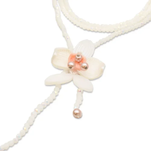 orquídea blanca bolas rosas