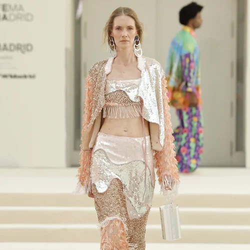 big-hoop-oro-rosa-bolso-mar-espejos-desfile-celia